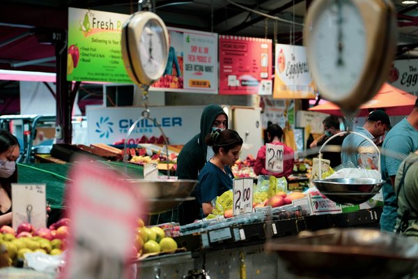 Quels sont les critères pour choisir une location de vacances en Toscane avec des cours de cuisine et des visites de marchés?